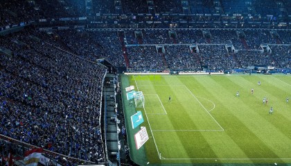 1xbet入口-詹姆斯谨慎应对膝伤困扰，湖人三巨头命途多舛