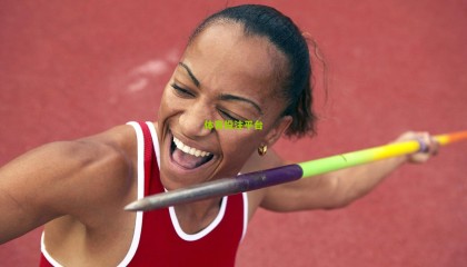 【1xbet官网】门兴主管澄清重伤传闻，克莱因丁斯特赛季未报销，球队全力支持康复进程