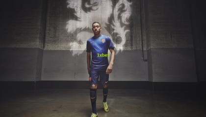 1xbet下载_拜仁疯狂4人组！凯恩2场4球 迪亚斯2球2助 奥利塞2球 格纳布里3助