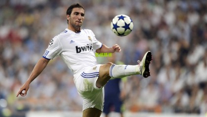 体育投注平台_凯尔文·盖斯特鲁姆与乔·派弗激战UFC擂台，3月30日格斗之夜引爆全球焦点